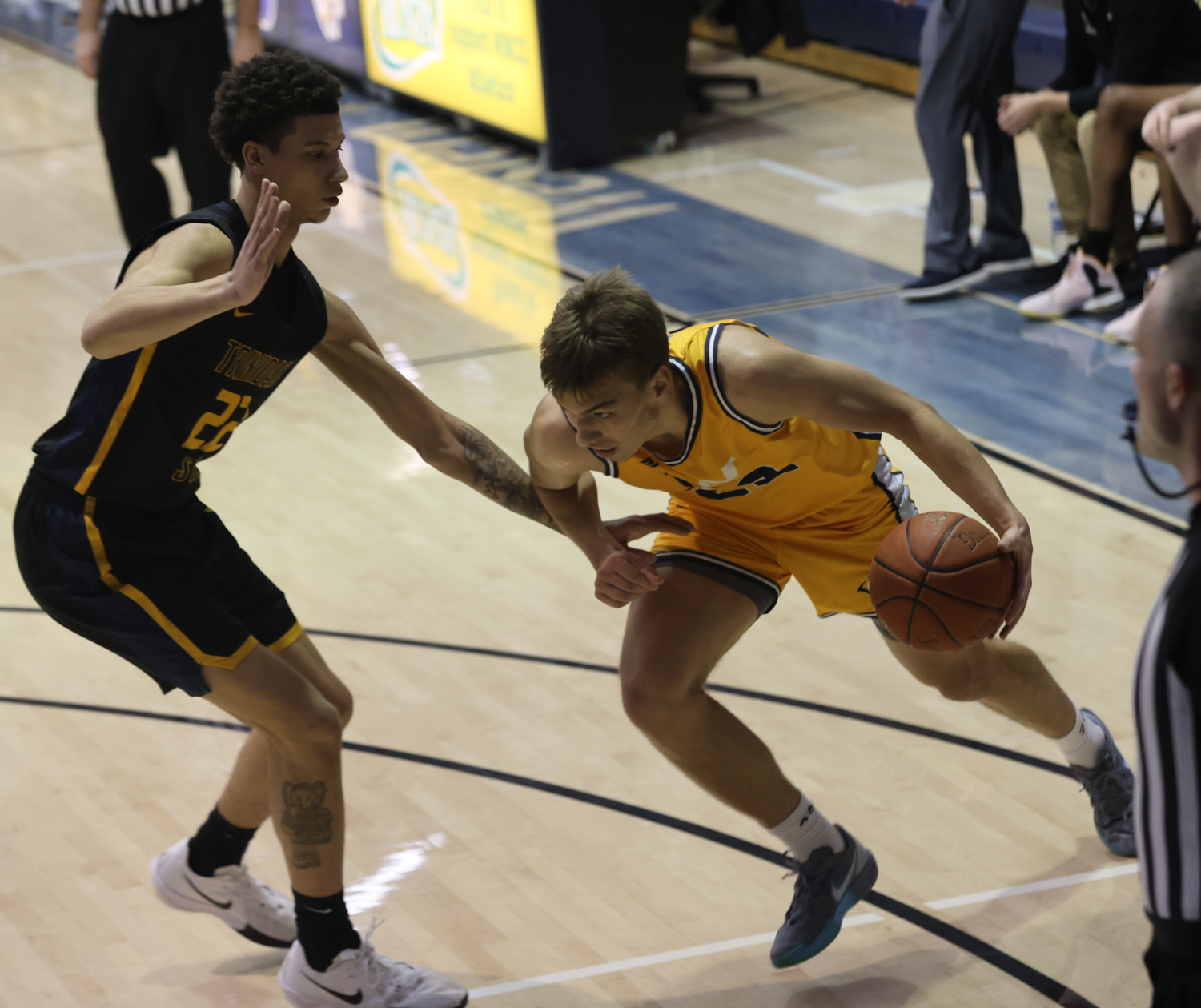 Witold Czerenkiewicz drives the baseline in the first half against Trinidad on Saturday.