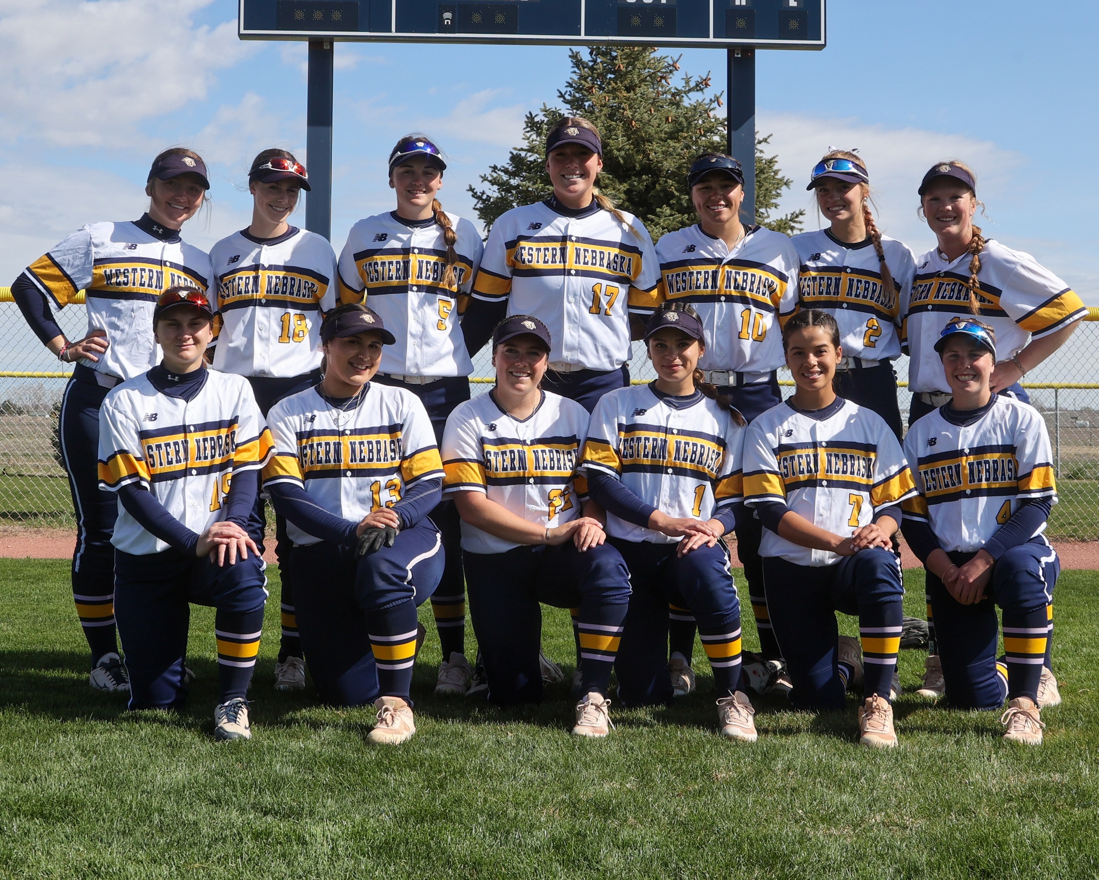 2023 Cougar softball team.