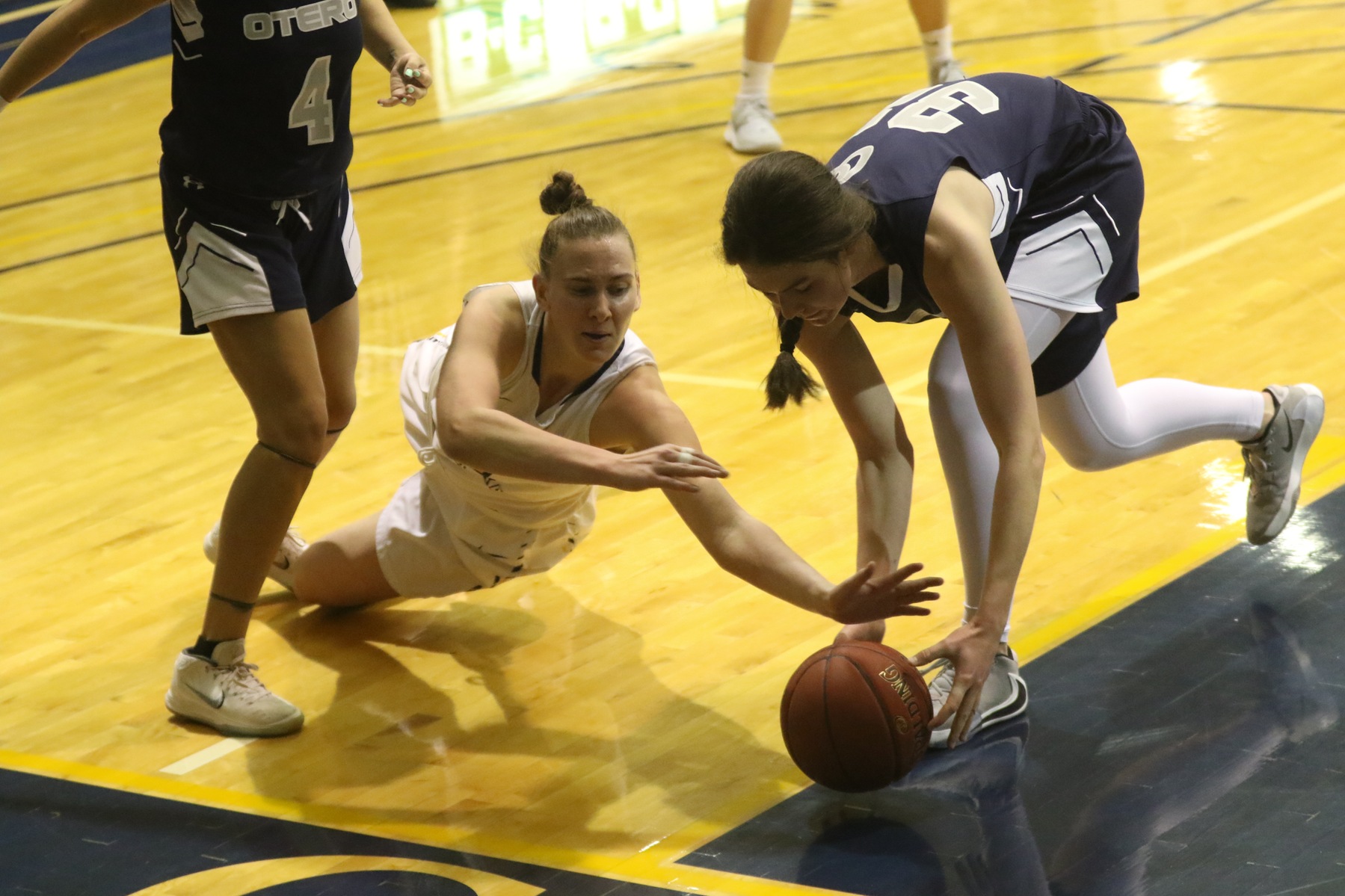 No. 3 WNCC women run past Otero