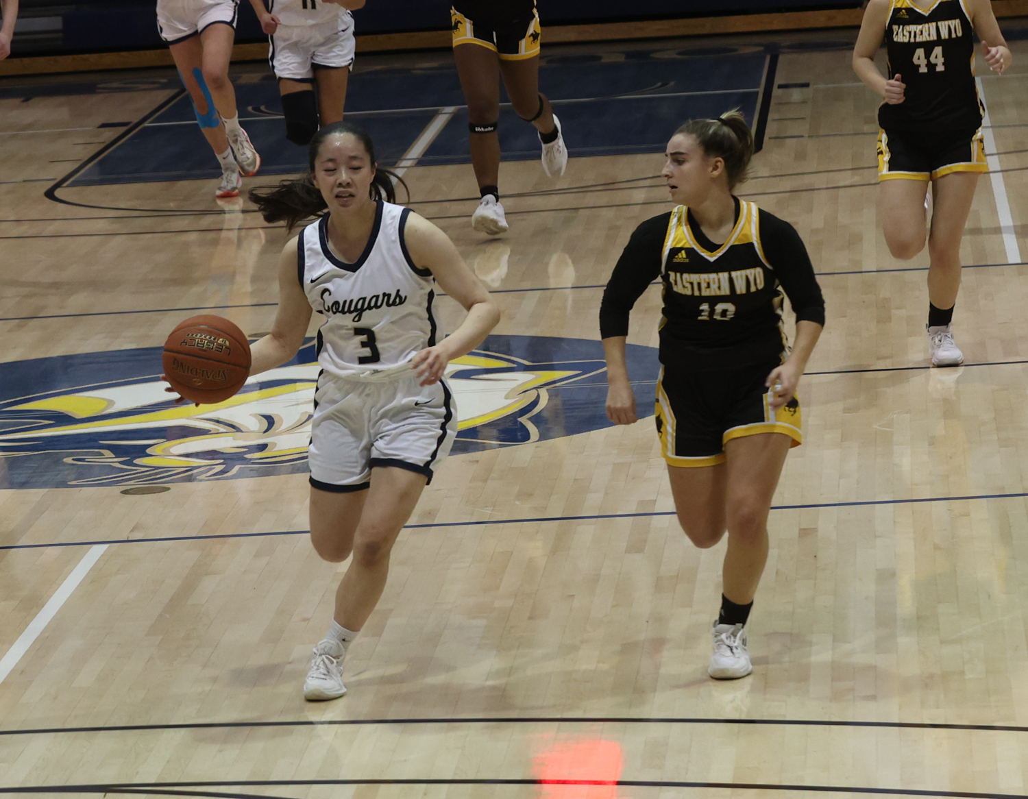 Shiho going in for a layup