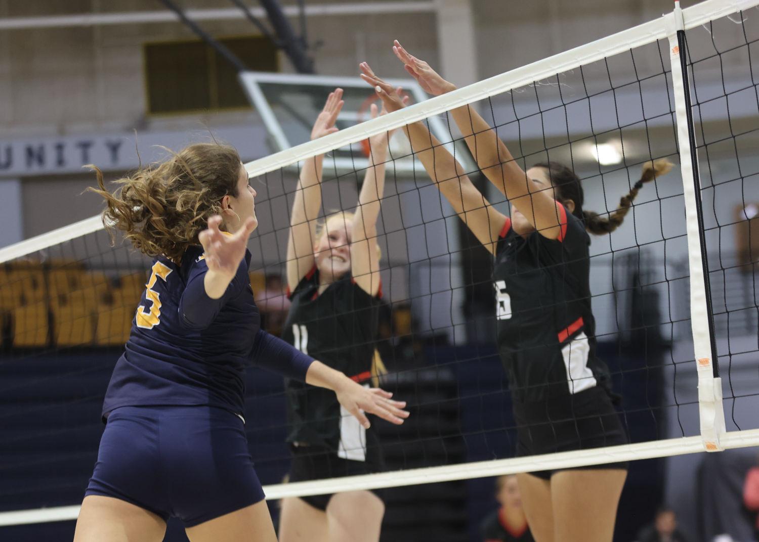 Ale Meoni hits against Casper during the regular season.