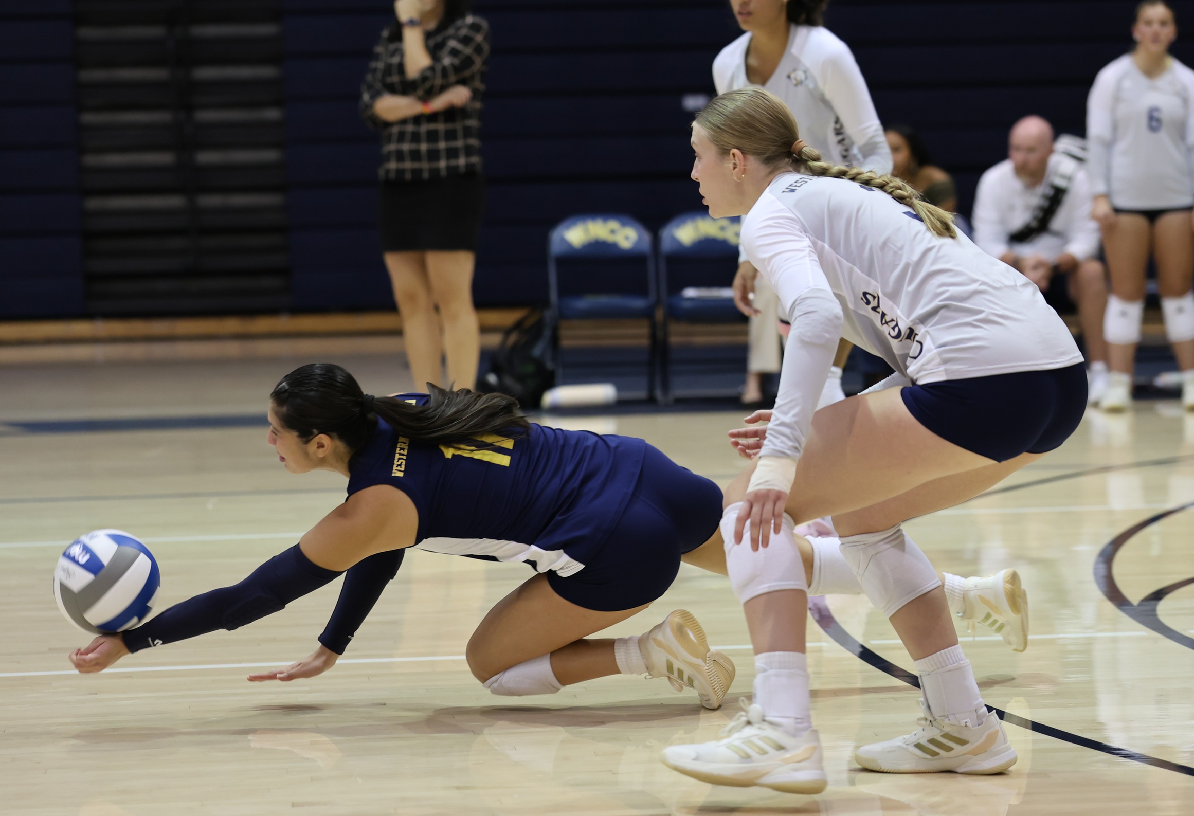 Alex Gonzalez-Orozco saves a ball before it hits the ground in the second set against Lamar on Friday.